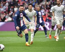 kaiyun体育官网-太狠了！西汉姆单刀错失梅西在巴黎圣日耳曼比赛中刷新纪录，费耶诺德临场应变备战英超的简单介绍